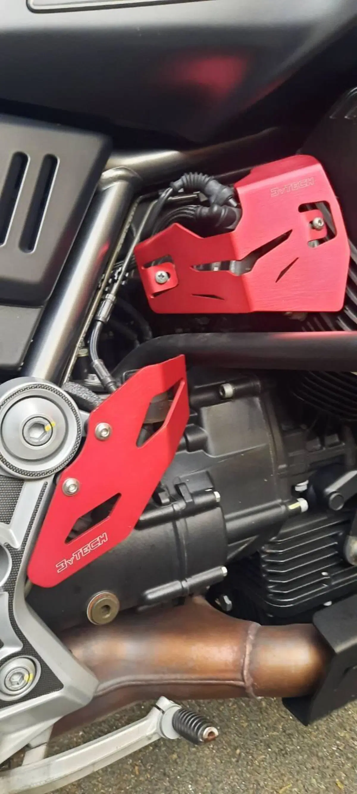 Moto Guzzi V85 TT (2021 - 23) (3)