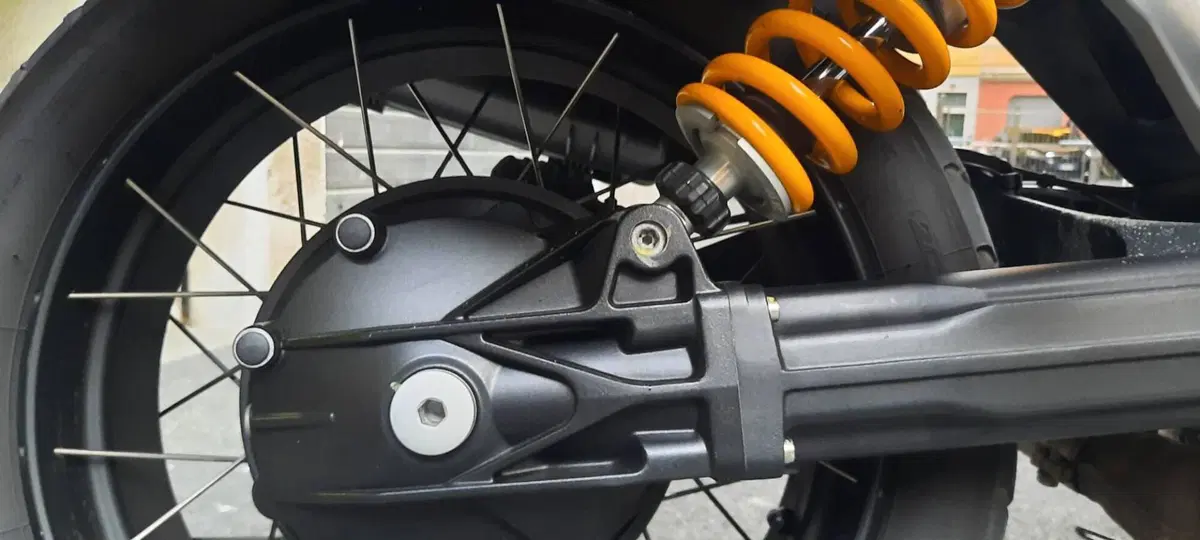 Moto Guzzi V85 TT (2021 - 23) (4)