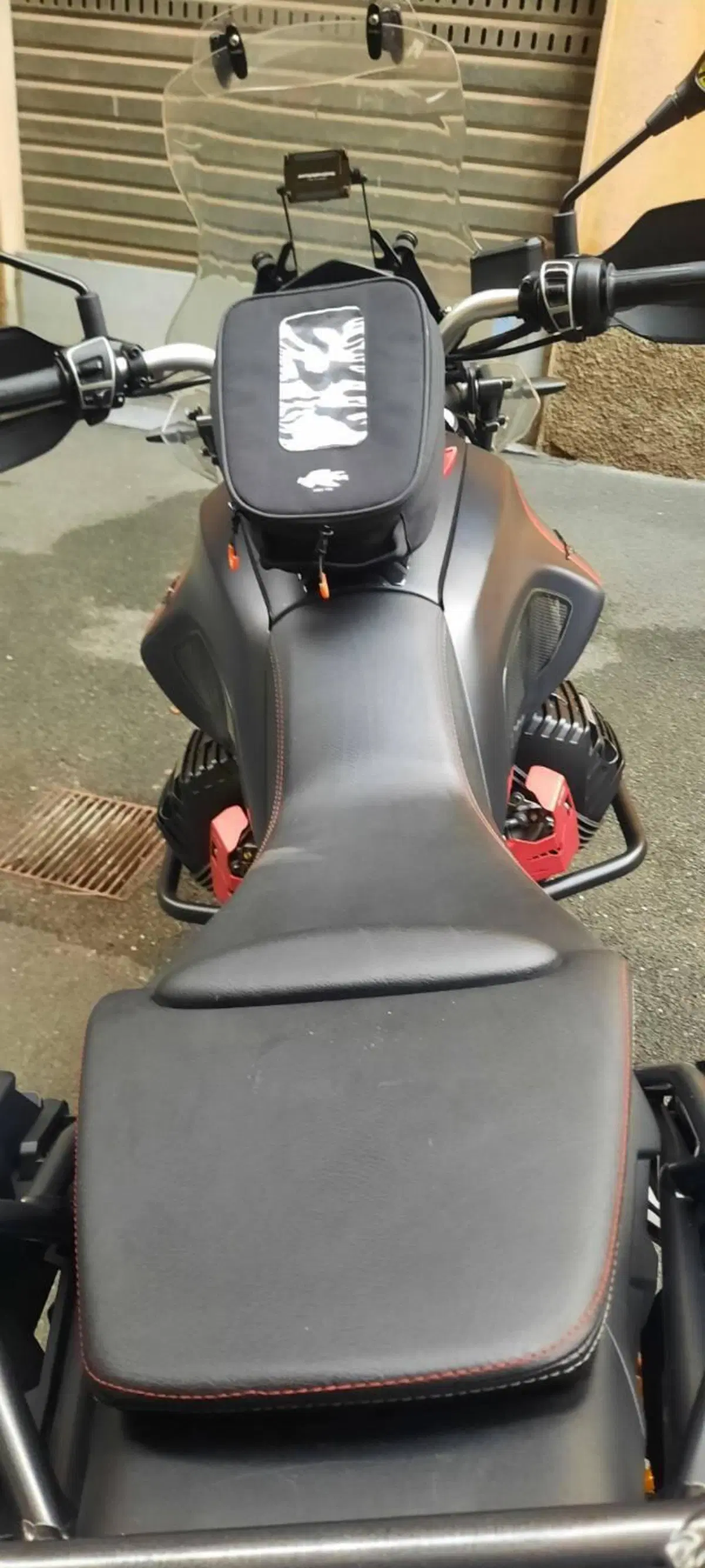 Moto Guzzi V85 TT (2021 - 23) (6)