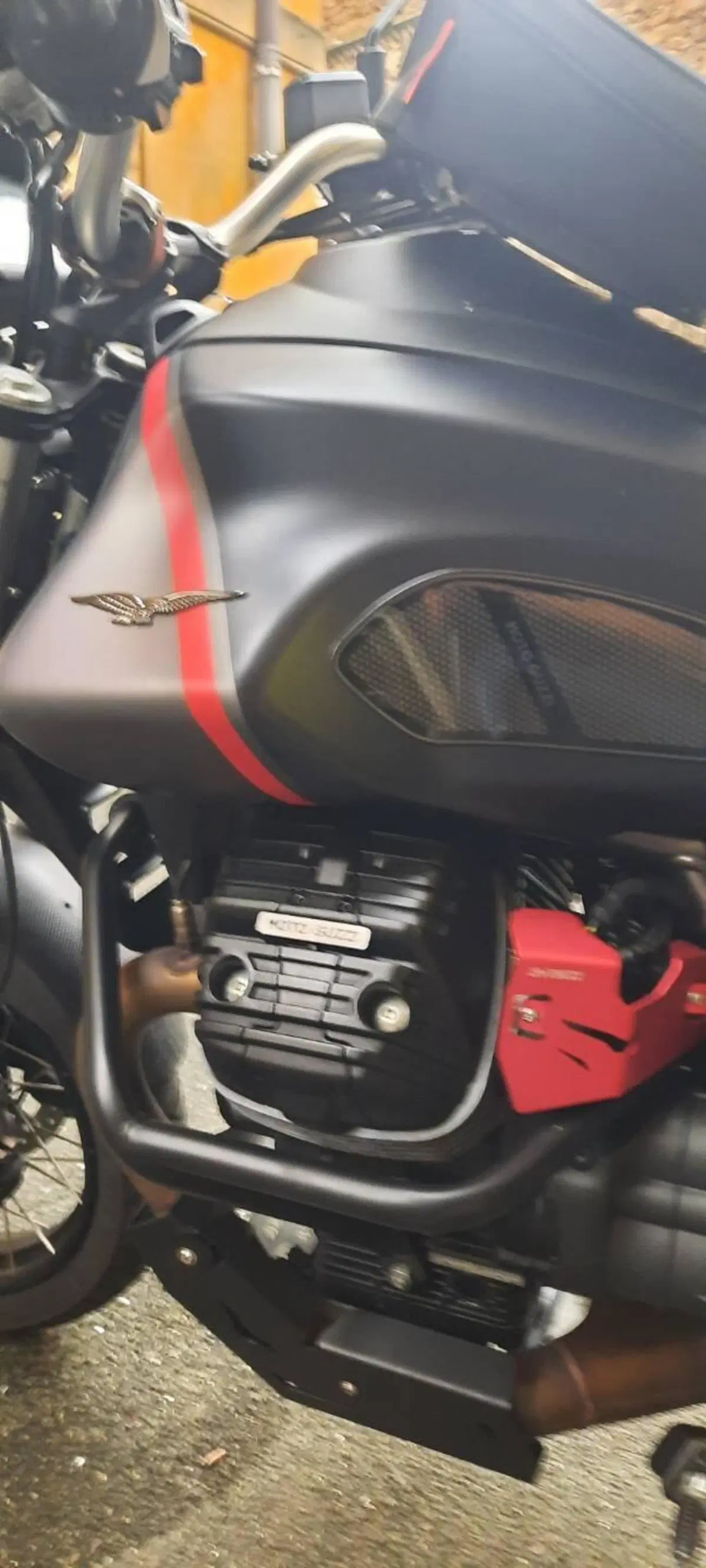 Moto Guzzi V85 TT (2021 - 23) (7)