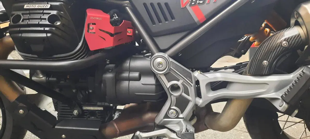 Moto Guzzi V85 TT (2021 - 23) (8)