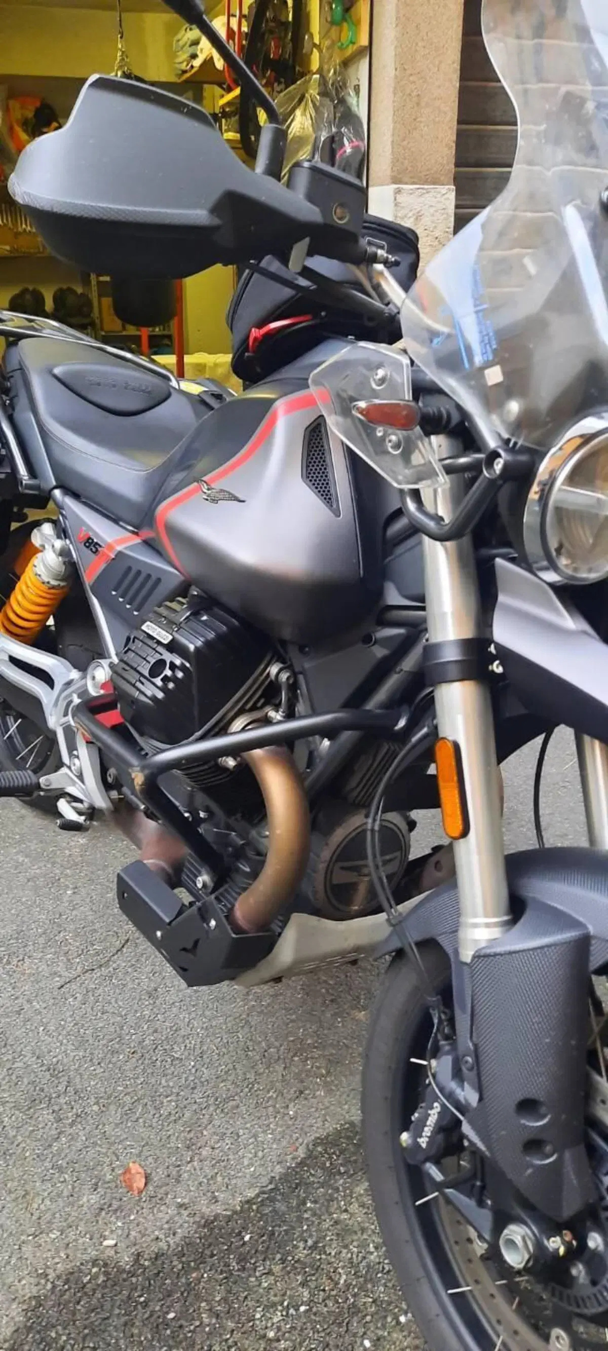 Moto Guzzi V85 TT (2021 - 23) (9)