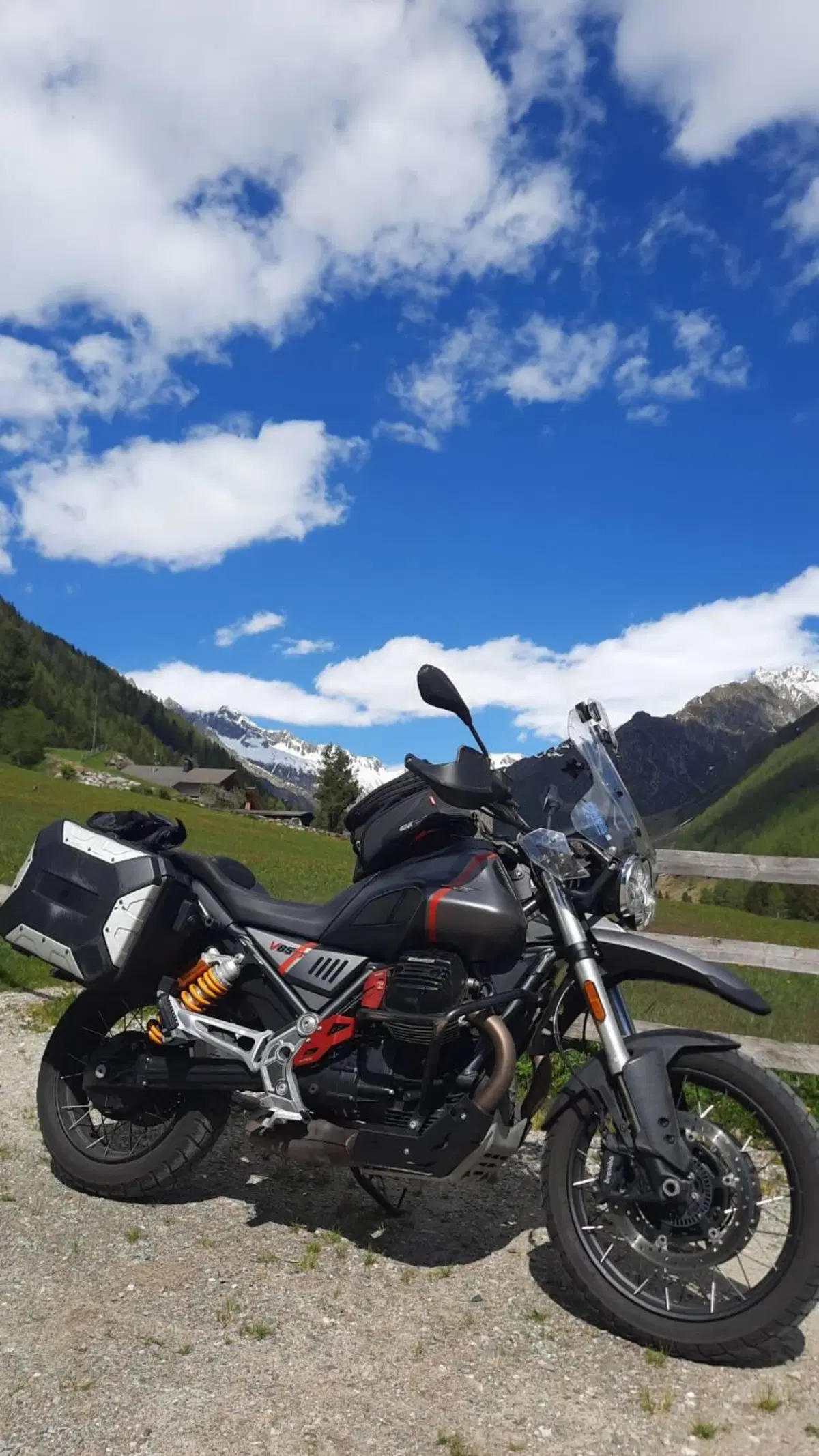 Moto Guzzi V85 TT (2021 - 23) (10)
