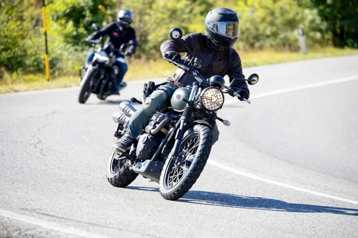 Triumph Scrambler 900 Chrome Edition (2023) (8)
