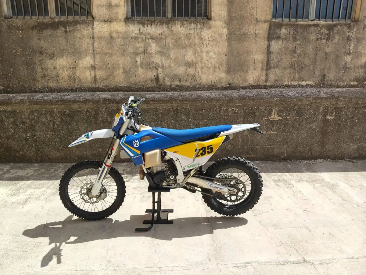 Husqvarna FE 450 Heritage (2025) (2)