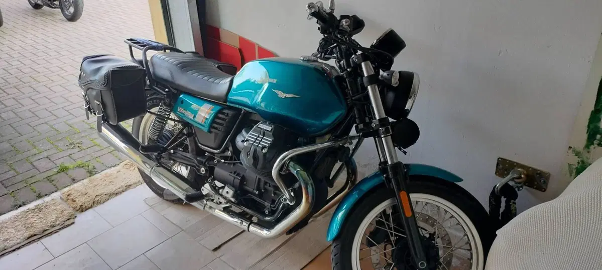 Moto Guzzi V7 III Special (2017 - 20) (4)