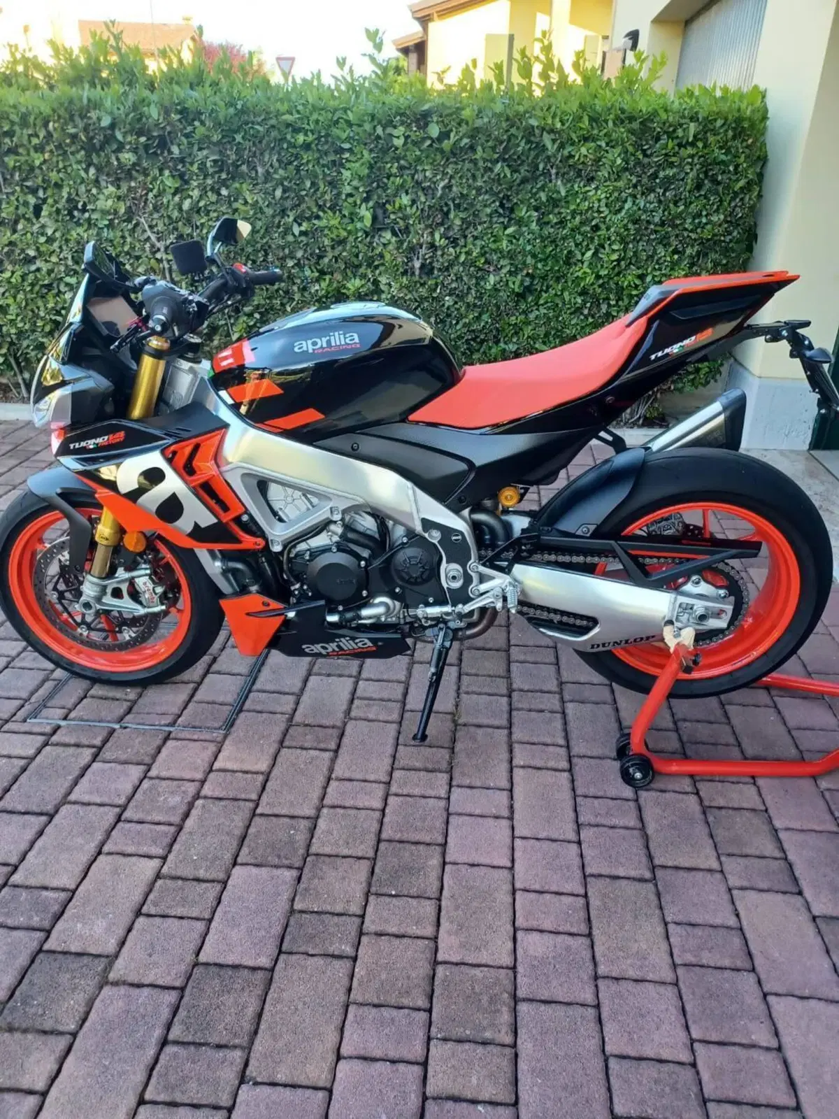 Aprilia Tuono V4 Factory (2021 - 24) (4)
