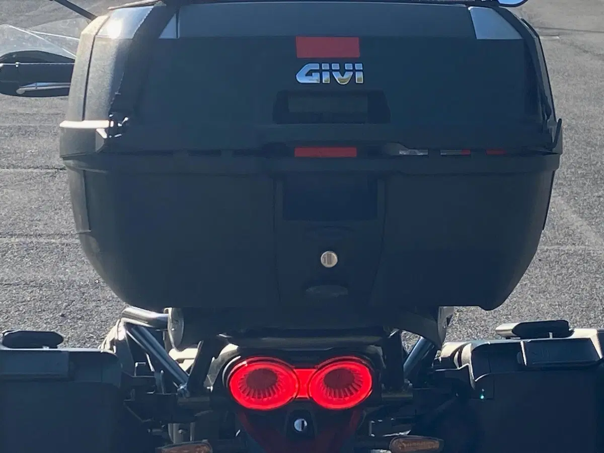 Moto Guzzi V85 TT (2021 - 23) (7)