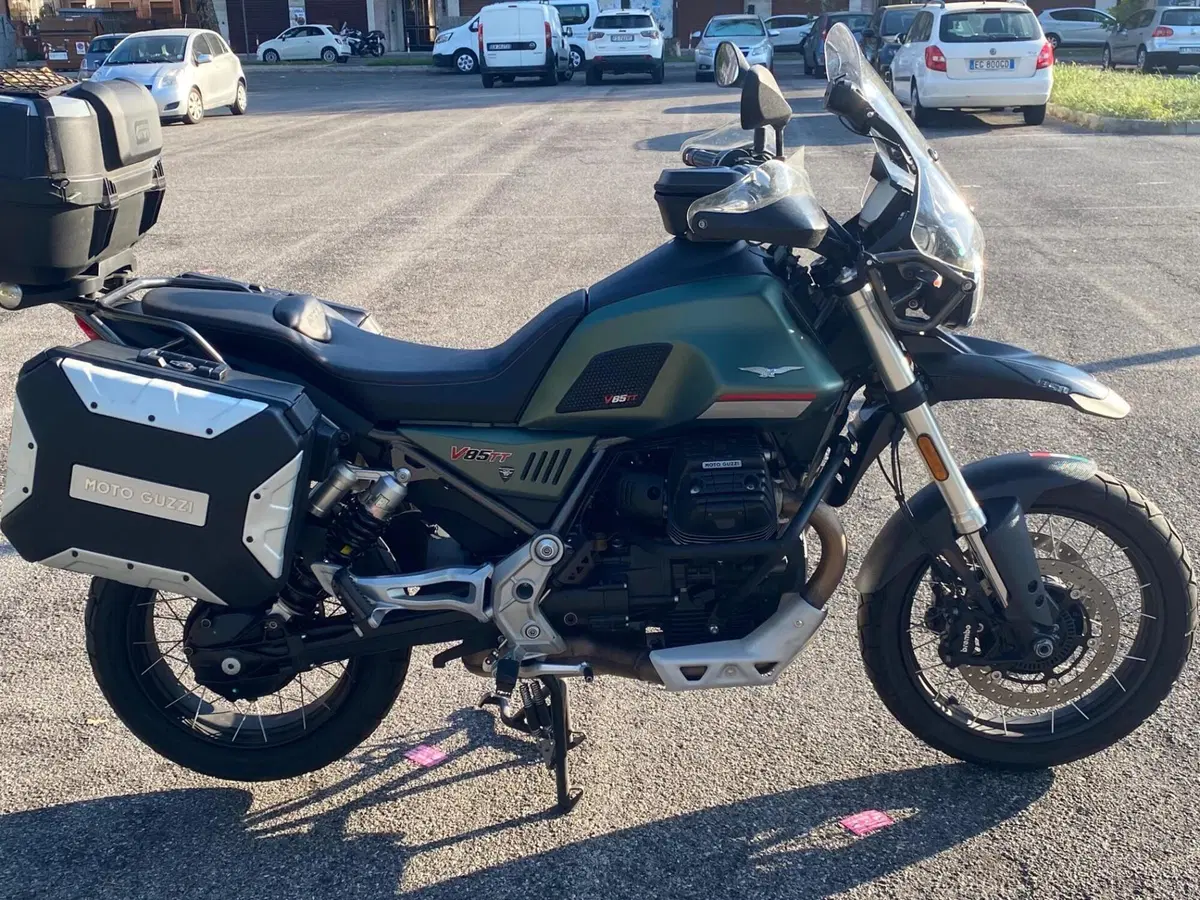 Moto Guzzi V85 TT (2021 - 23) (4)