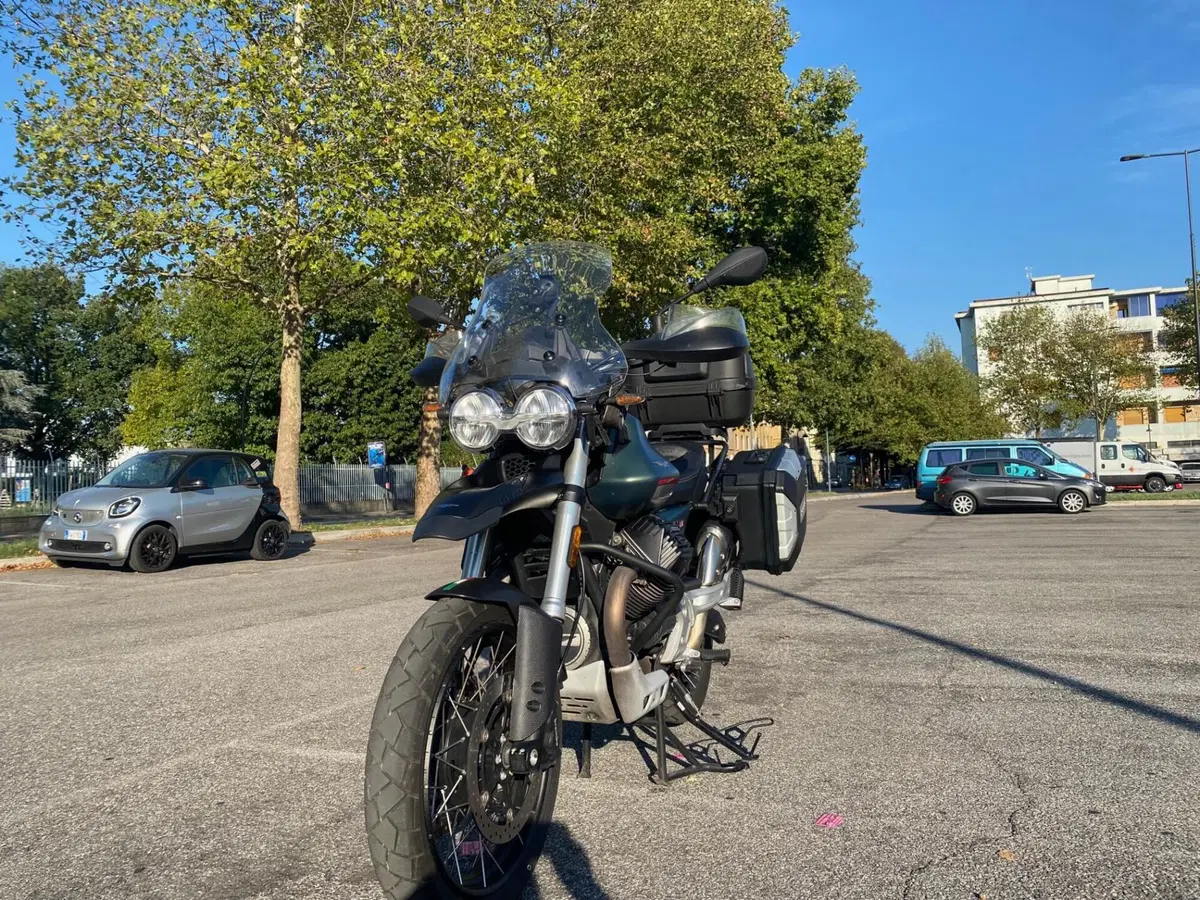 Moto Guzzi V85 TT (2021 - 23) (6)