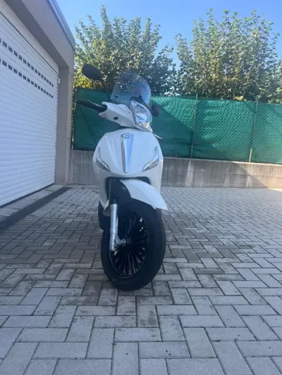 Piaggio Beverly 300 Hpe (2021) usata