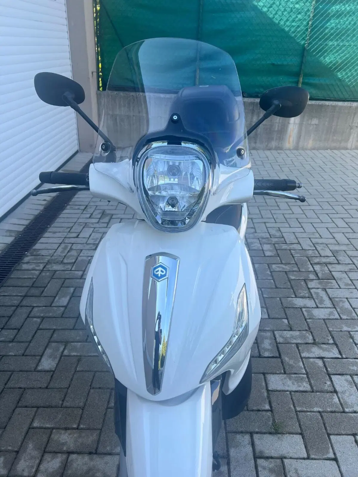 Piaggio Beverly 300 Hpe (2021) (2)