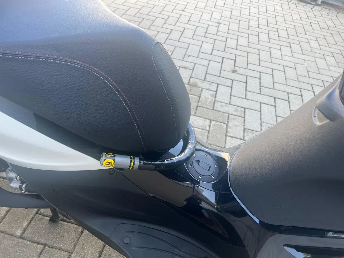 Piaggio Beverly 300 Hpe (2021) (4)