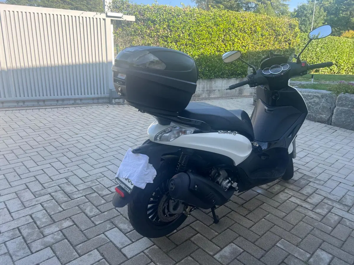 Piaggio Beverly 300 Hpe (2021) (6)