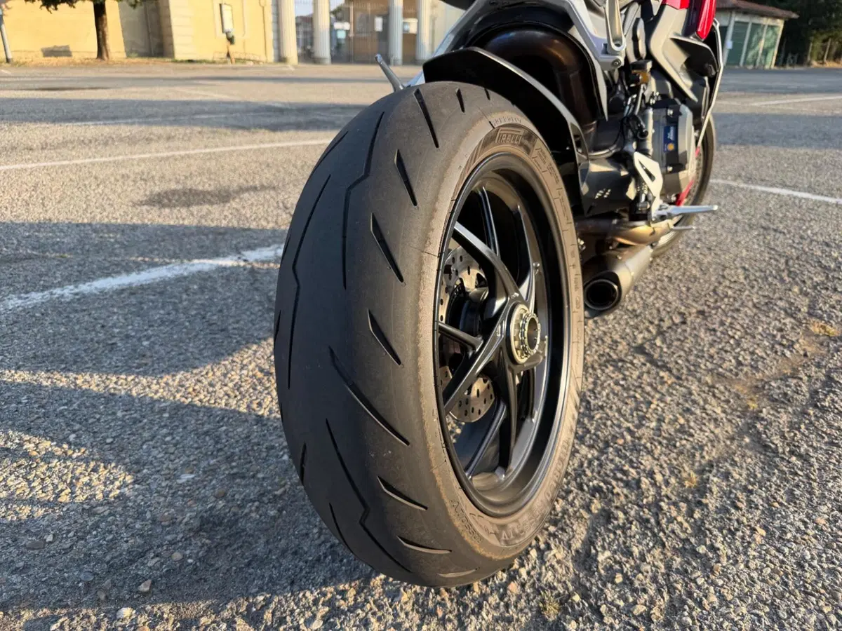 Ducati Streetfighter V2 (2022 - 24) (4)