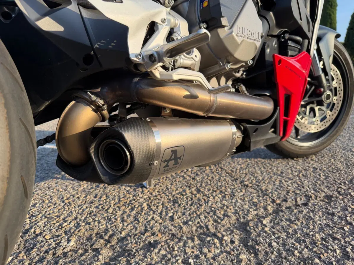 Ducati Streetfighter V2 (2022 - 24) (5)