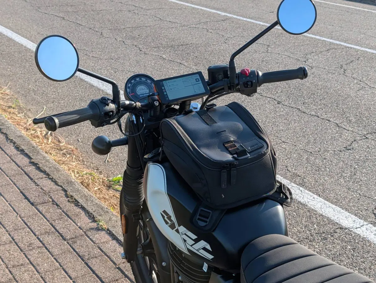 Royal Enfield HNTR 350 (2022 - 26) (4)