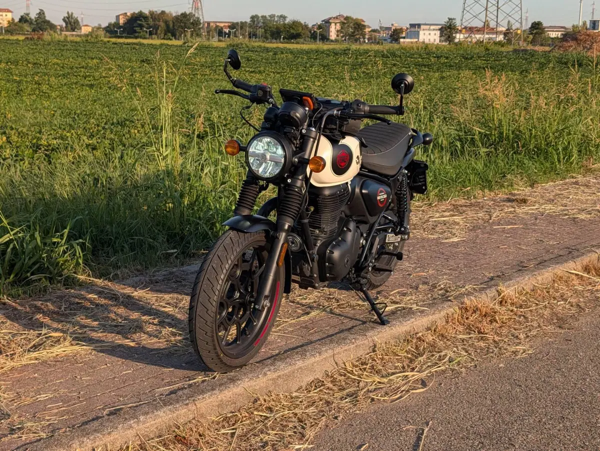 Royal Enfield HNTR 350 (2022 - 26) (7)