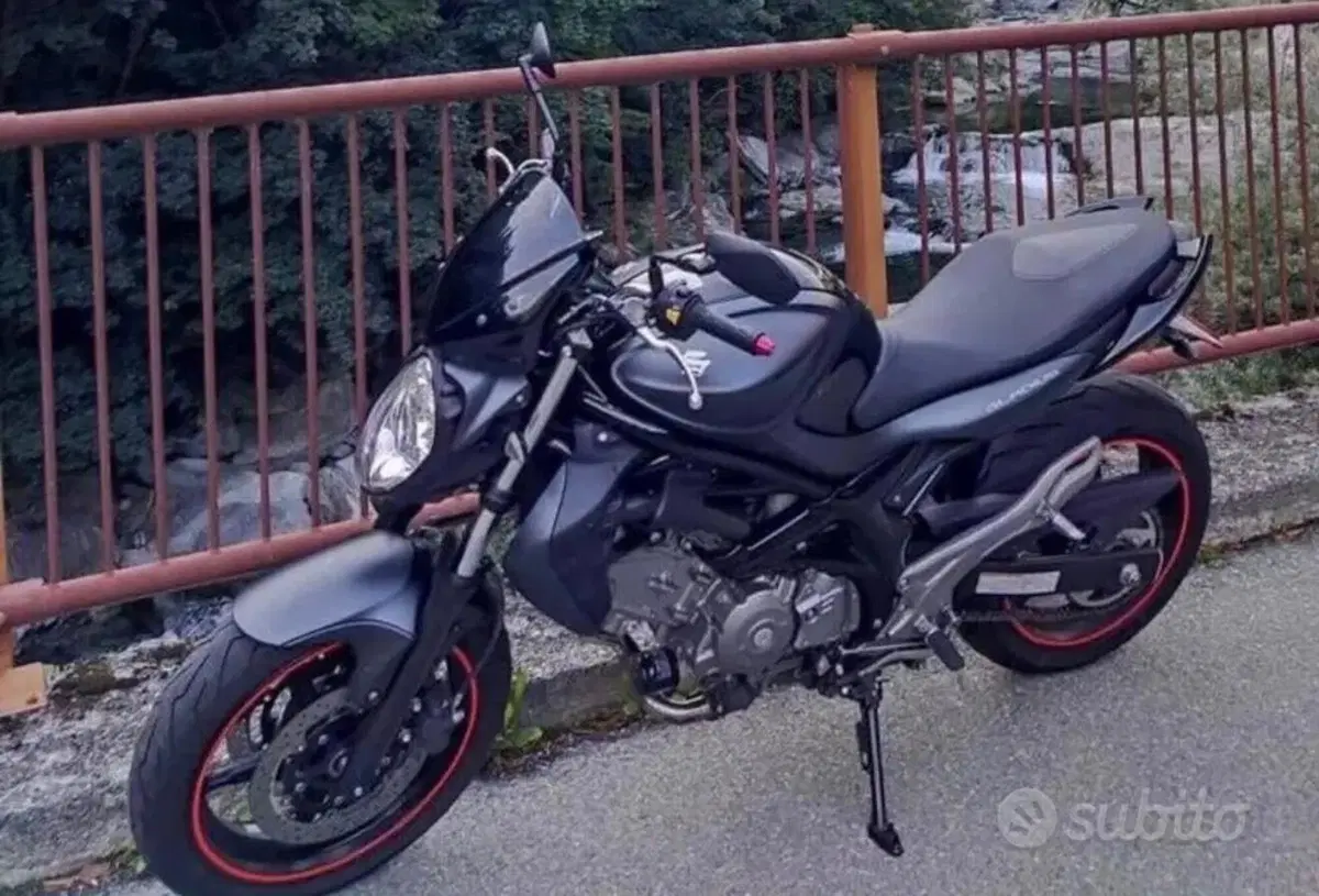Suzuki Gladius 650 SFV (2009 - 15) (3)