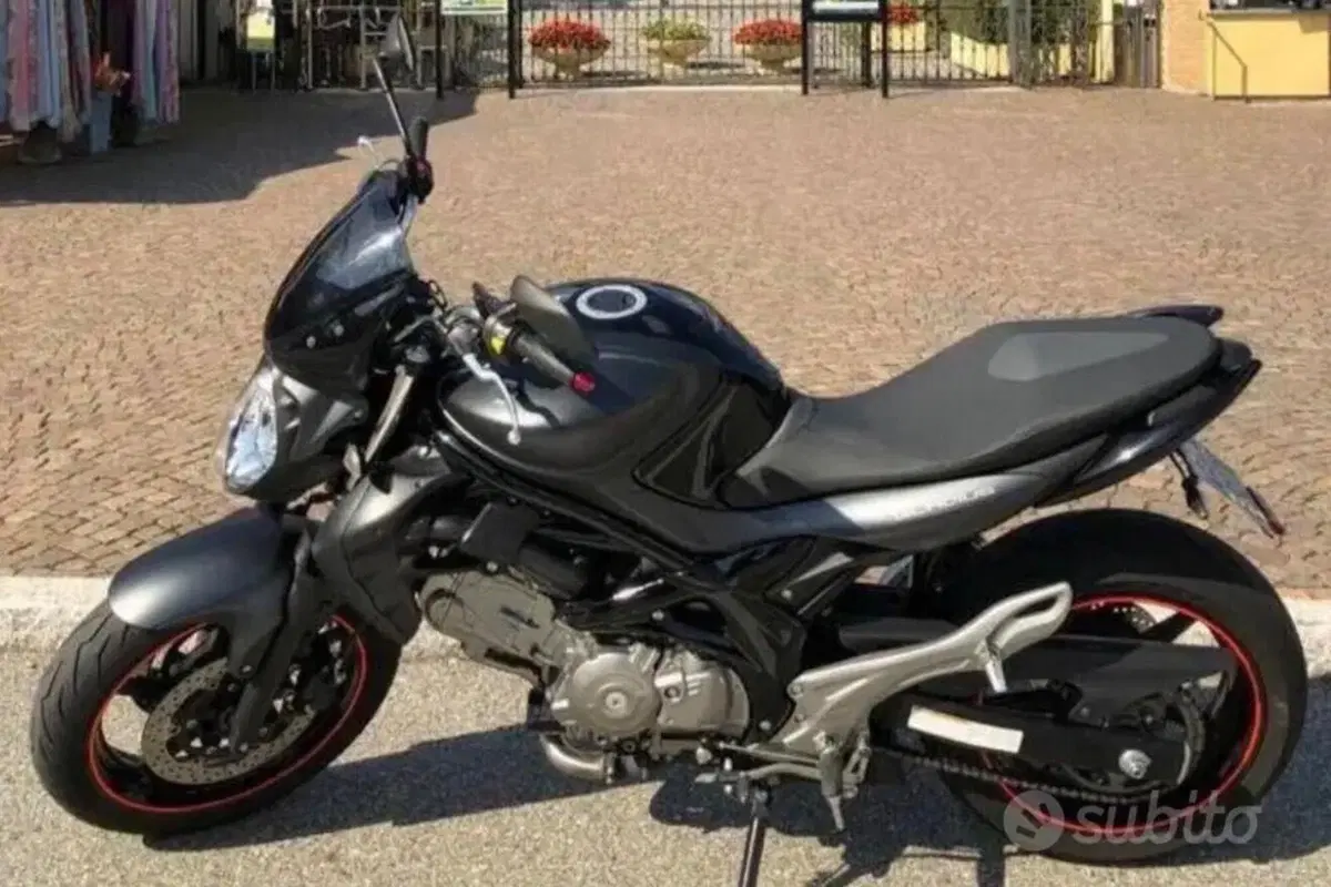 Suzuki Gladius 650 SFV (2009 - 15) (4)