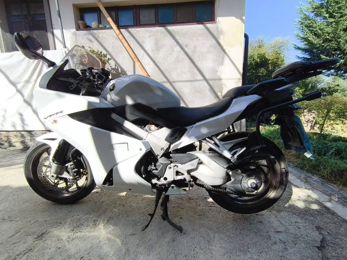 Honda VFR 800 F (2014 - 16) (6)