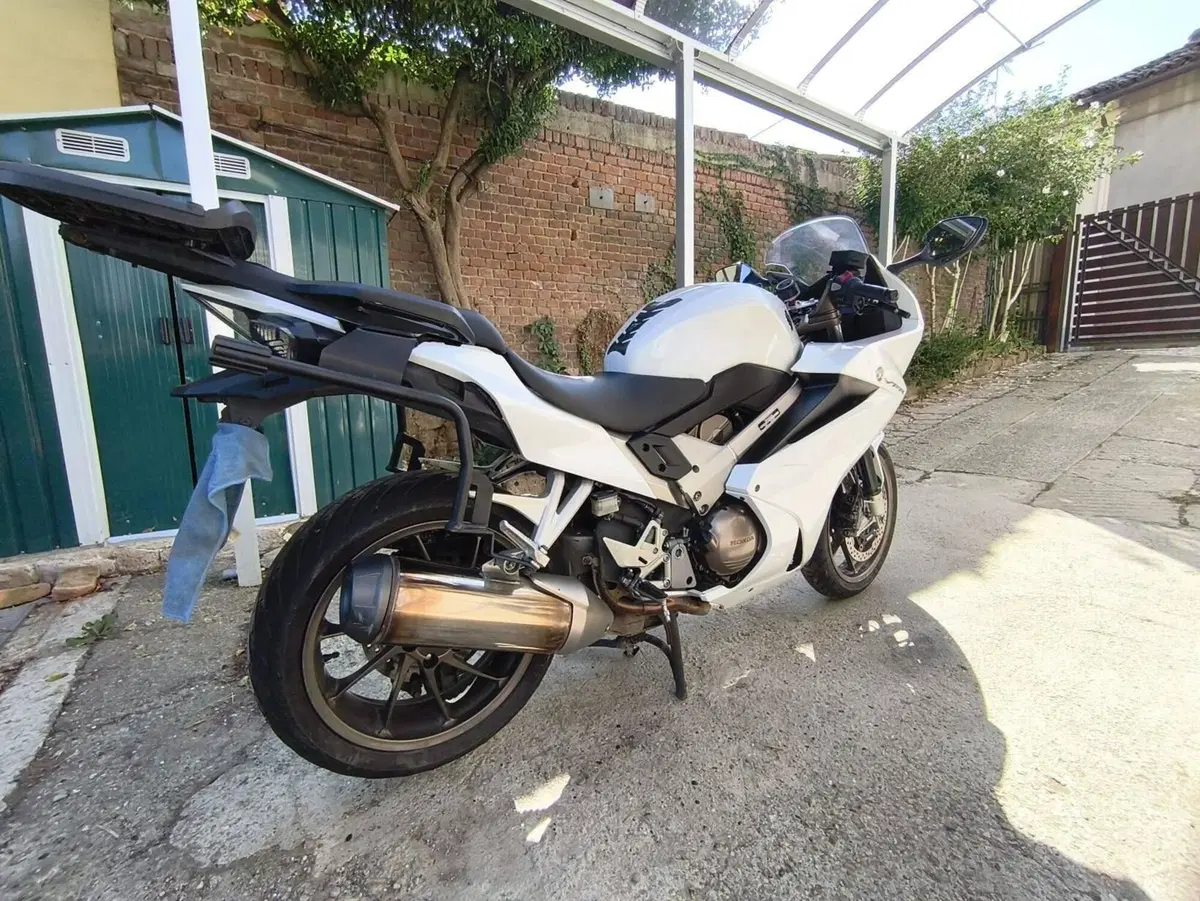 Honda VFR 800 F (2014 - 16) (8)