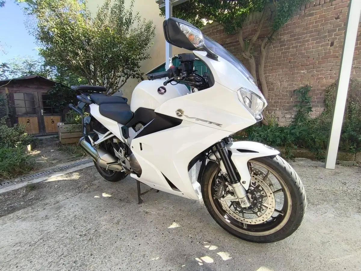 Honda VFR 800 F (2014 - 16) (9)