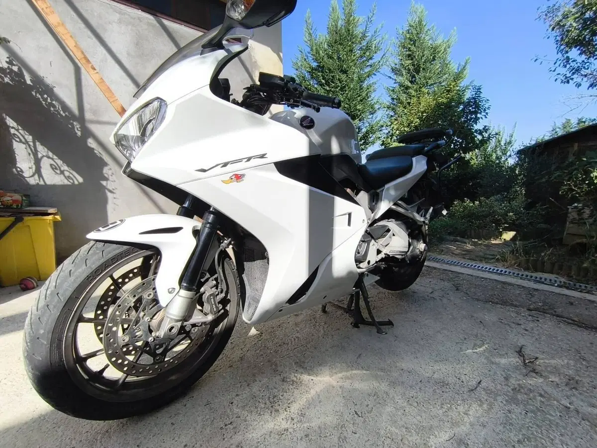 Honda VFR 800 F (2014 - 16) (2)