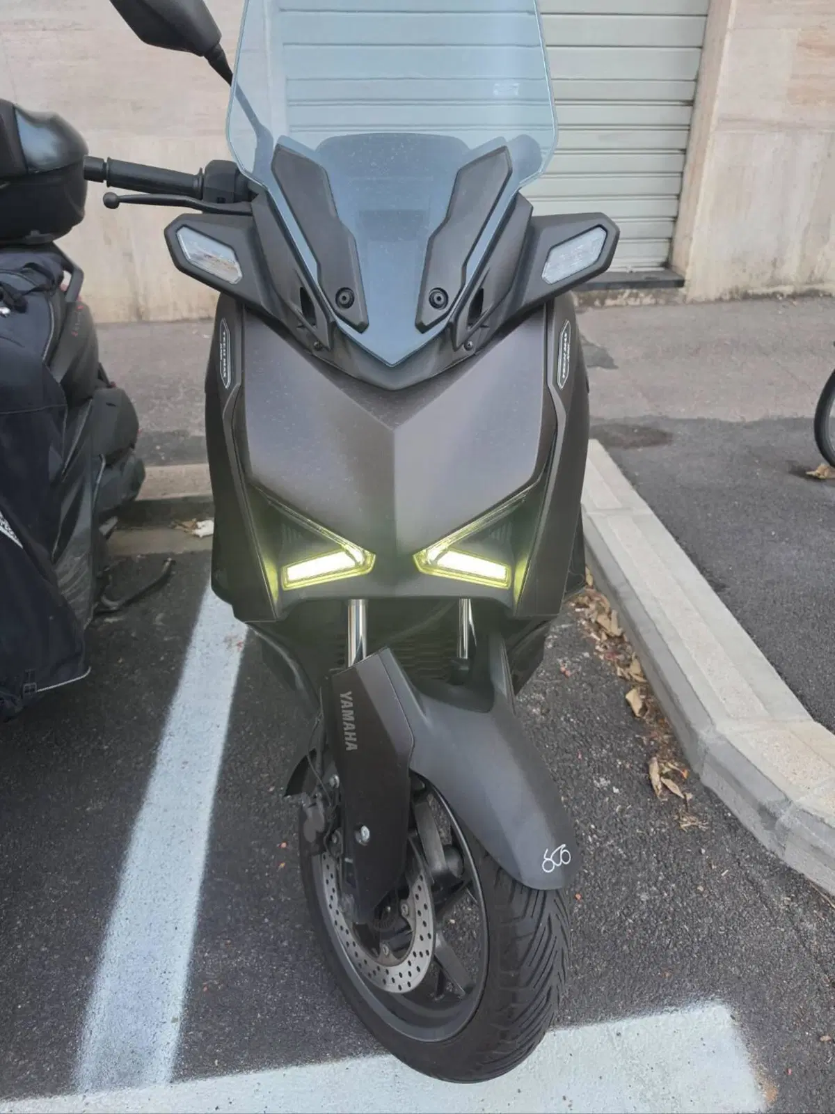 Yamaha X-Max 300 Tech Max (2025 - 26) (3)