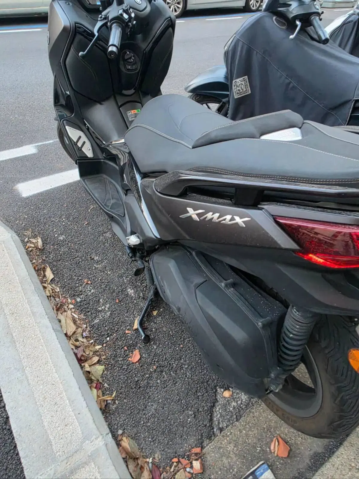 Yamaha X-Max 300 Tech Max (2025 - 26) (4)