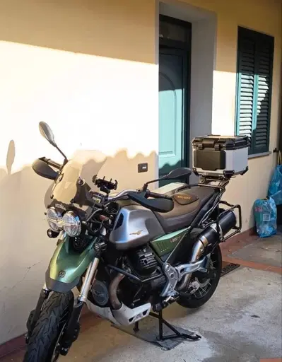 Moto Guzzi V85 TT Centenario (2021 - 22) usata