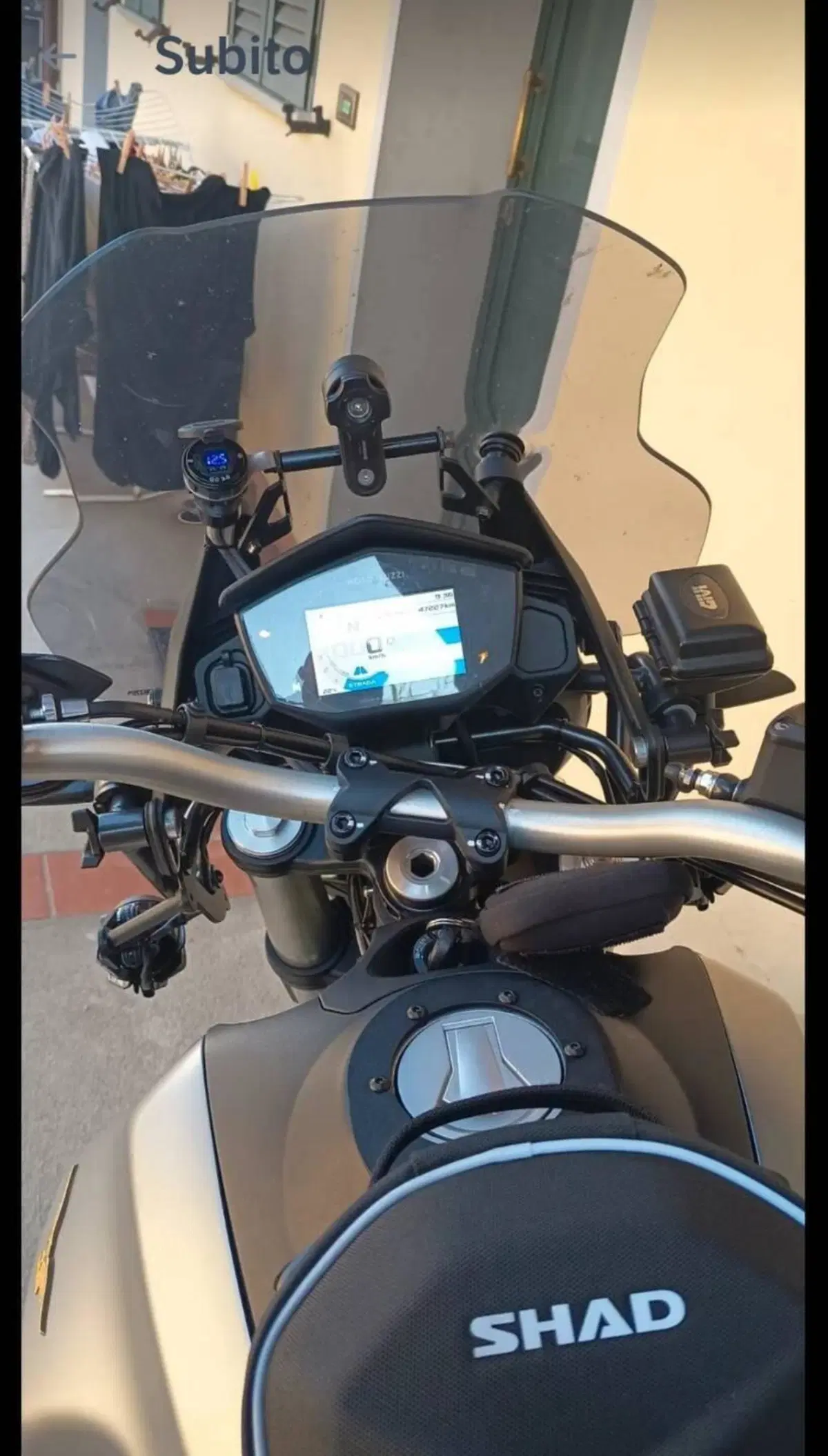 Moto Guzzi V85 TT Centenario (2021 - 22) (3)