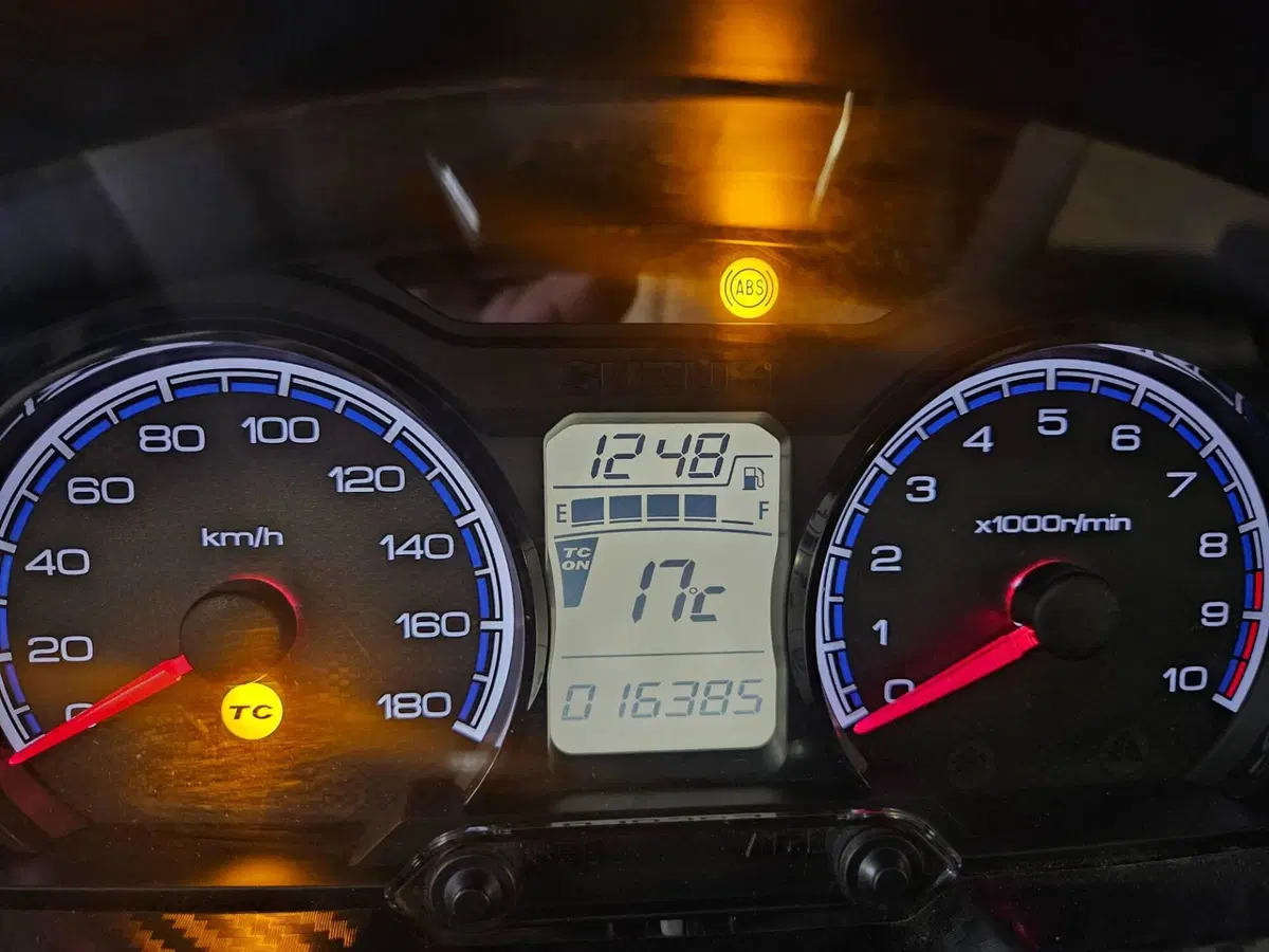 Suzuki Burgman 400 (2022 - 24) (2)