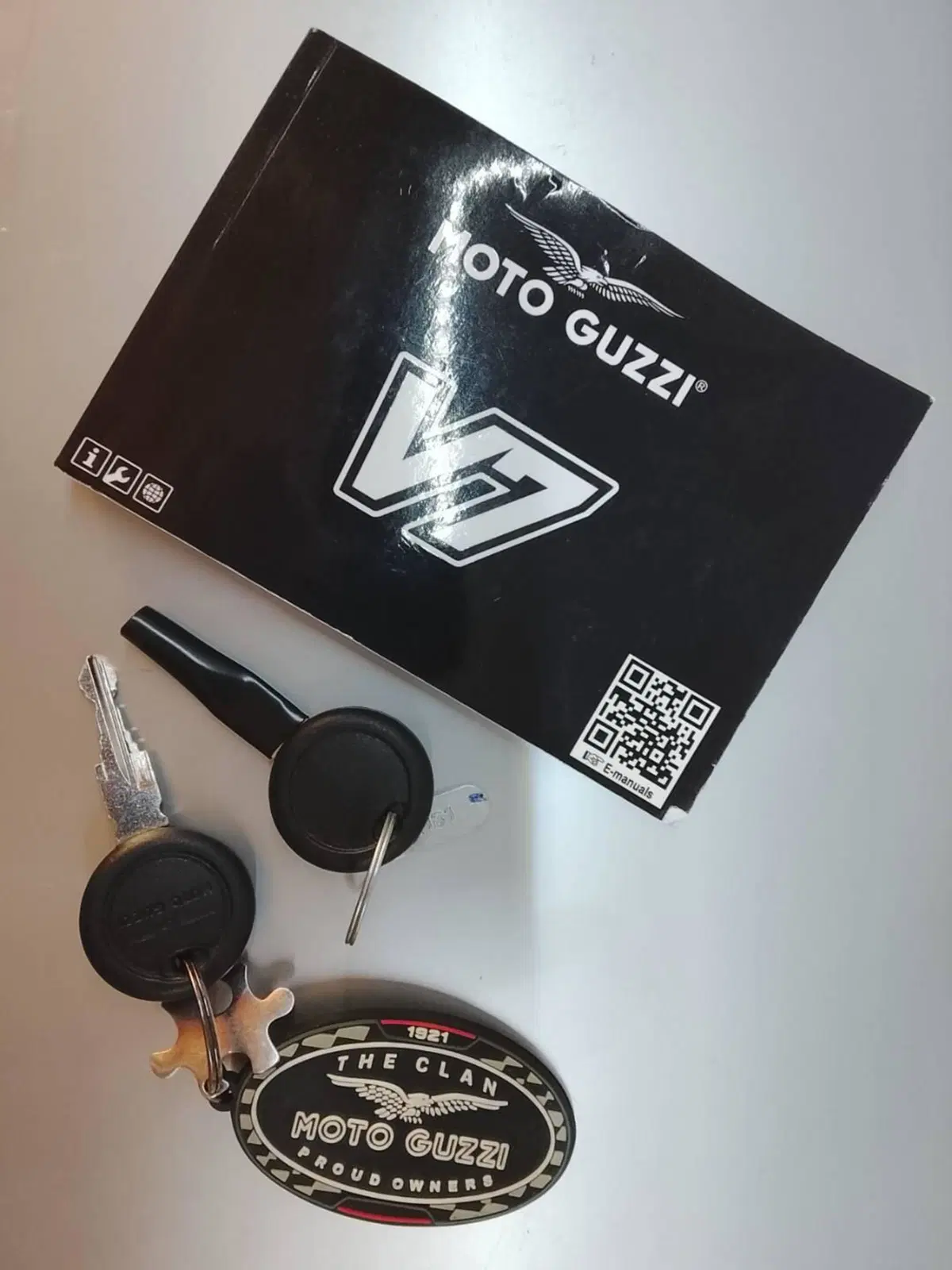Moto Guzzi V7 Stone Corsa (2023 - 25) (3)