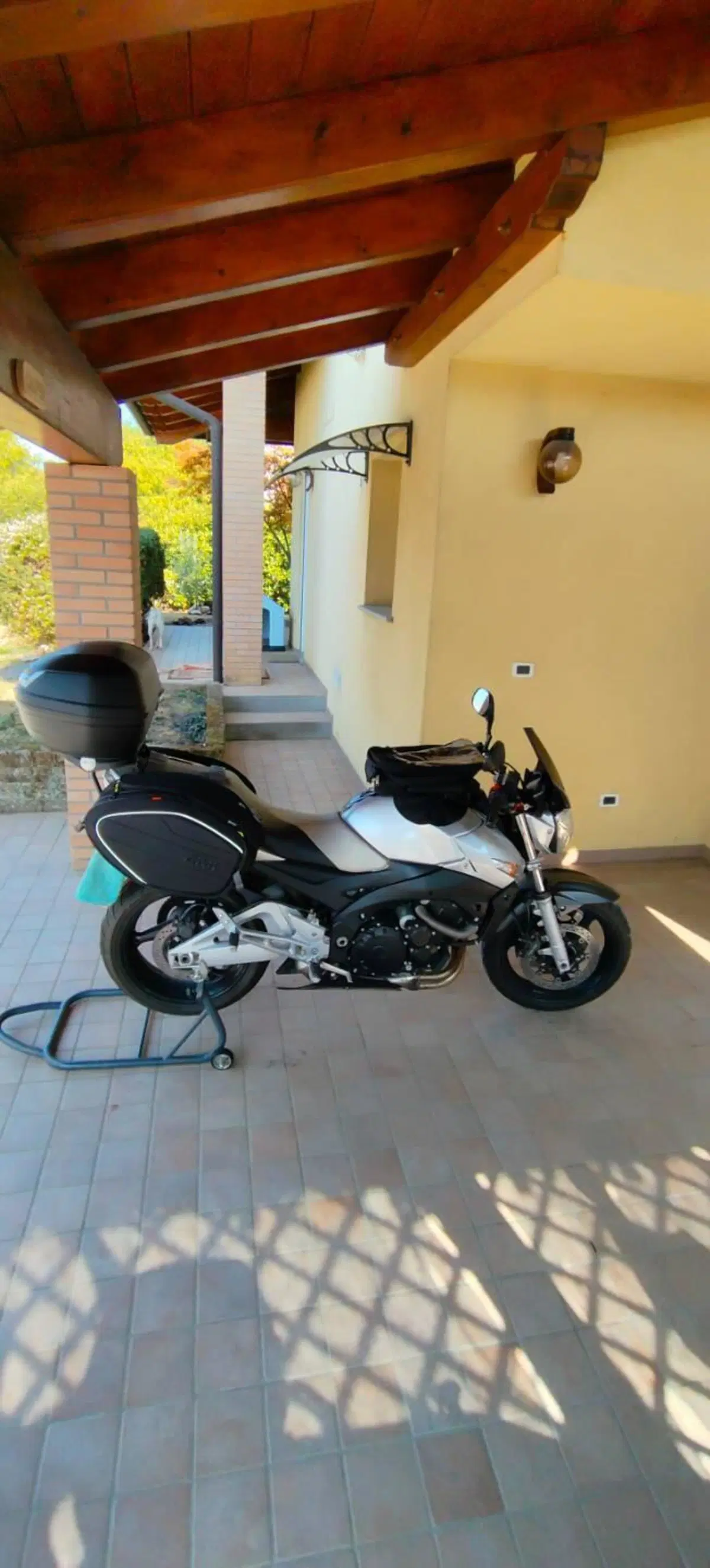 Suzuki GSR 600 (2006 - 11) (2)