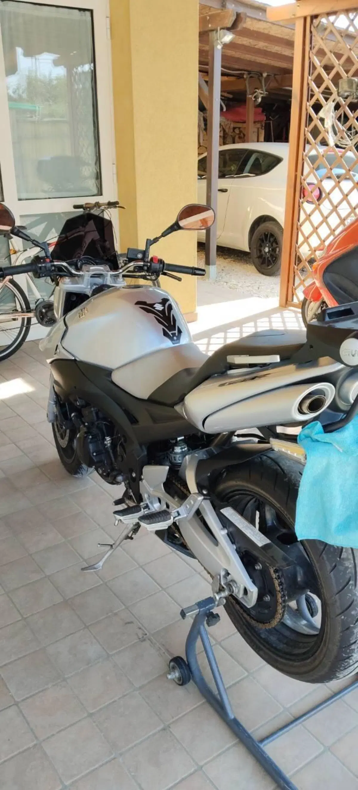 Suzuki GSR 600 (2006 - 11) (4)