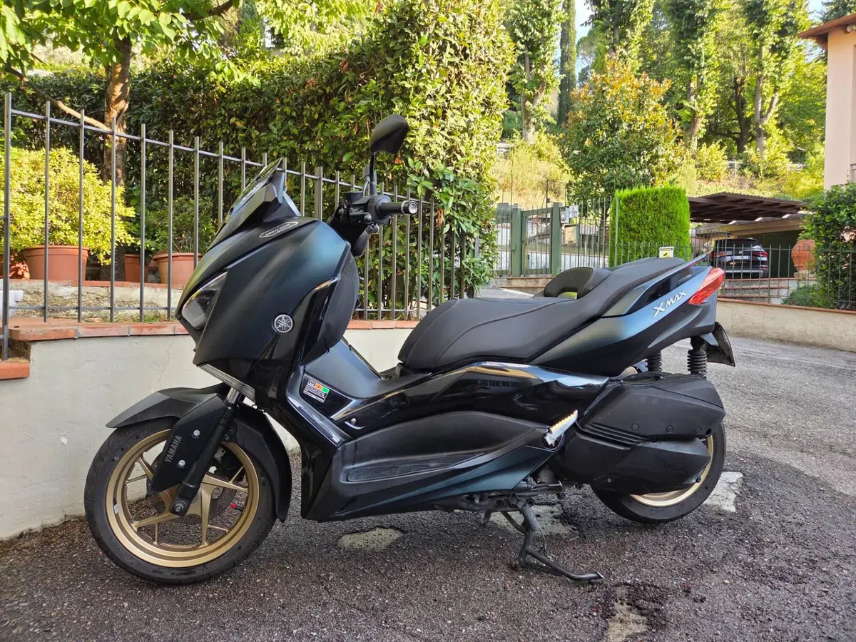 Yamaha X-Max 300 Tech Max (2021 - 24) (2)