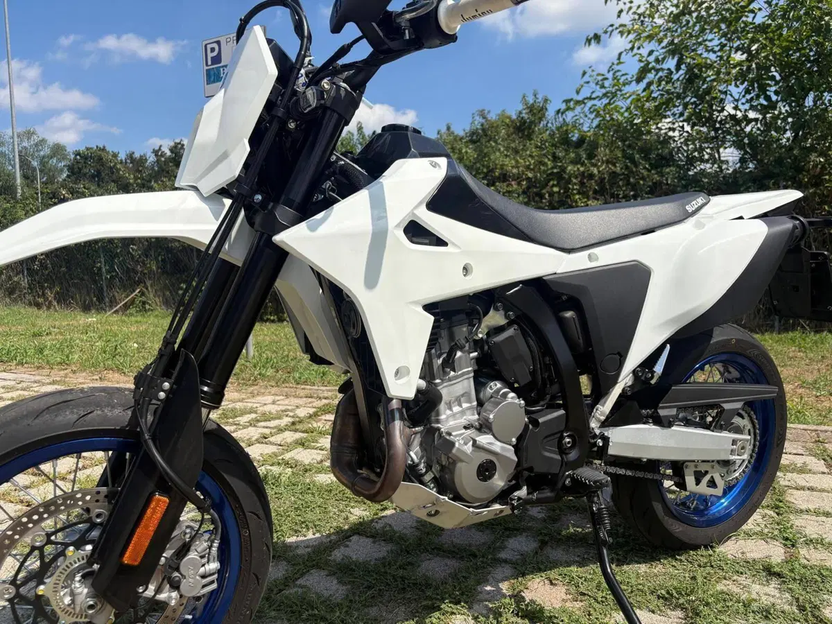 Suzuki DR-Z4SM (2025 - 26) (5)