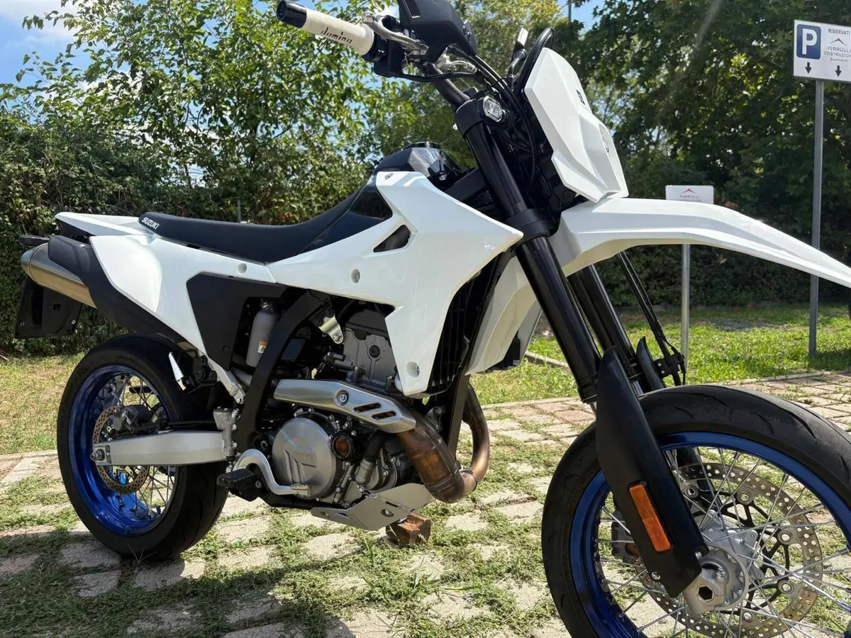 Suzuki DR-Z4SM (2025 - 26) (9)