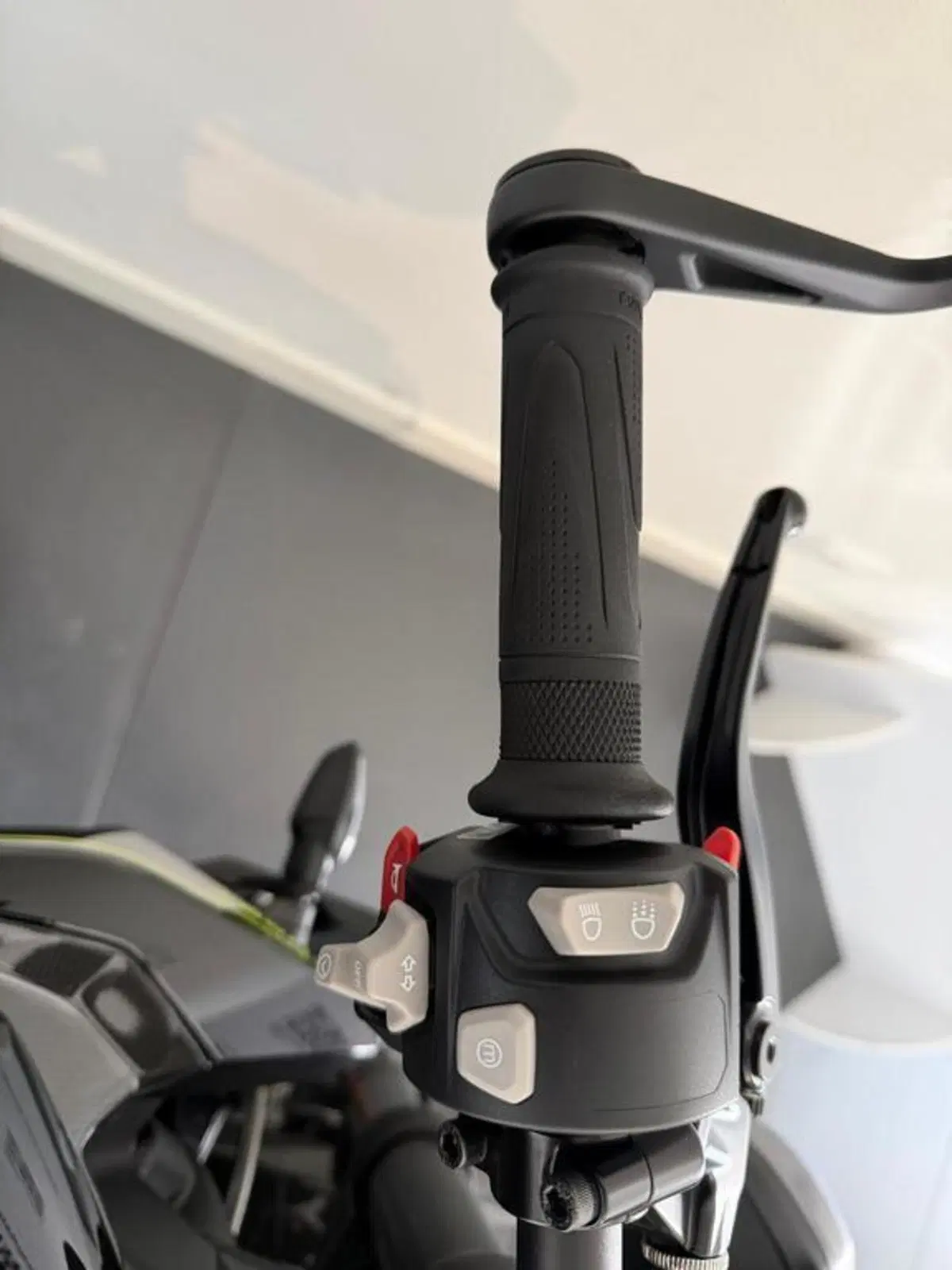Triumph Street Triple 765 RS (2023 - 26) (4)