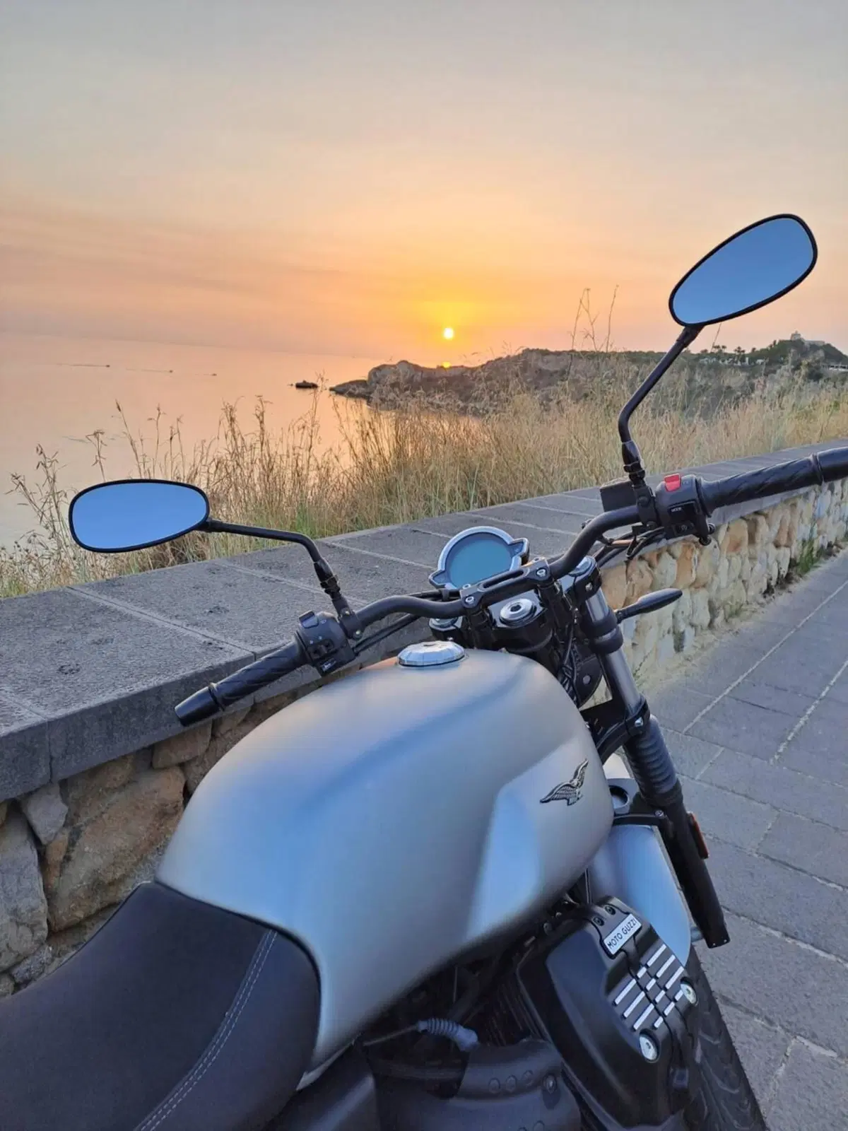 Moto Guzzi V7 Stone Centenario (2021 - 22) (3)
