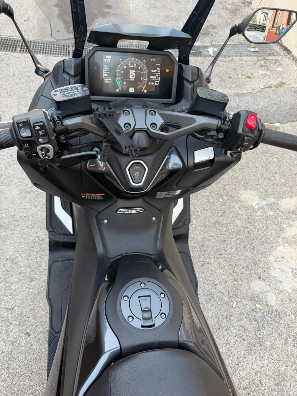 Yamaha T-Max 560 Tech Max (2022 - 24) (4)