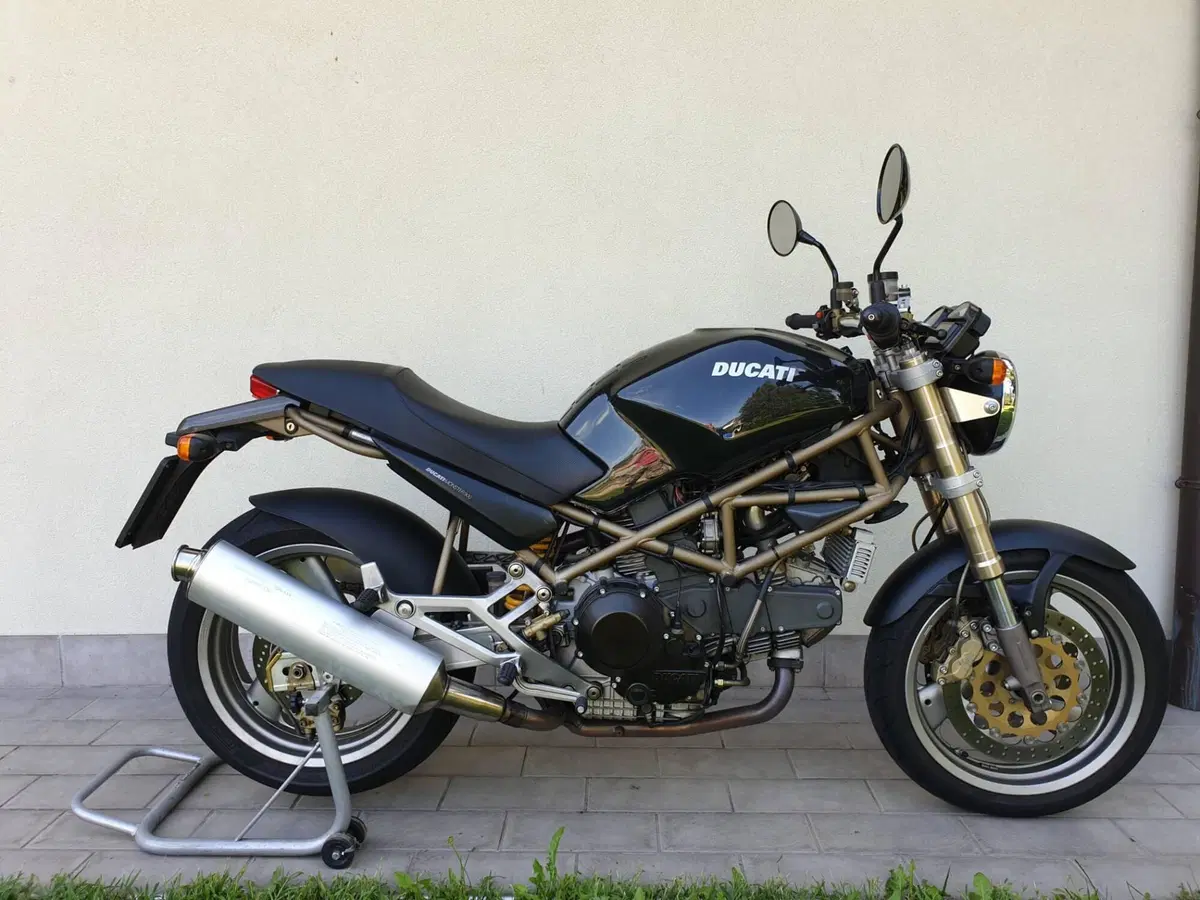 Ducati Monster 900 (1997 - 98) (2)