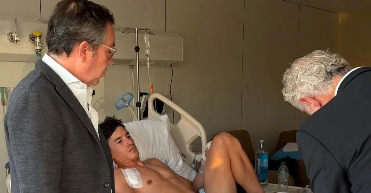 MotoGP 2026. Il chirurgo che ha operato Marc Marquez conferma: 'Corre con un braccio e mezzo. Problema maggiore? Ha perso forza nel bicipite'