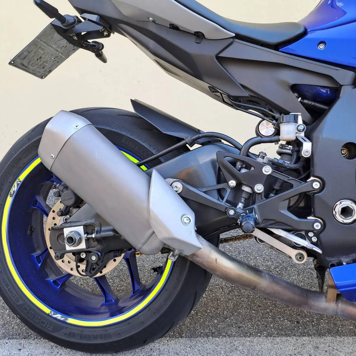Yamaha YZF R1 (2020 - 25) (7)
