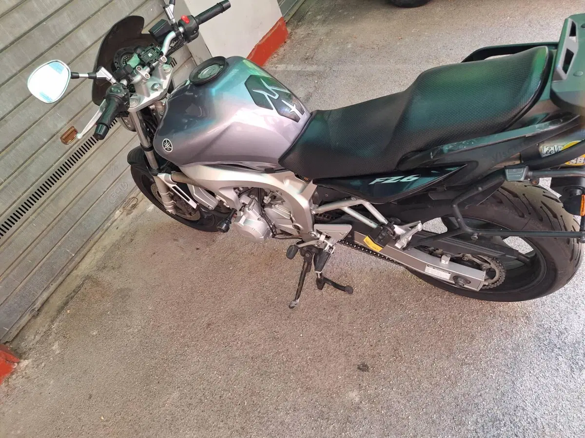 Yamaha FZ6 (2004 - 07) (7)
