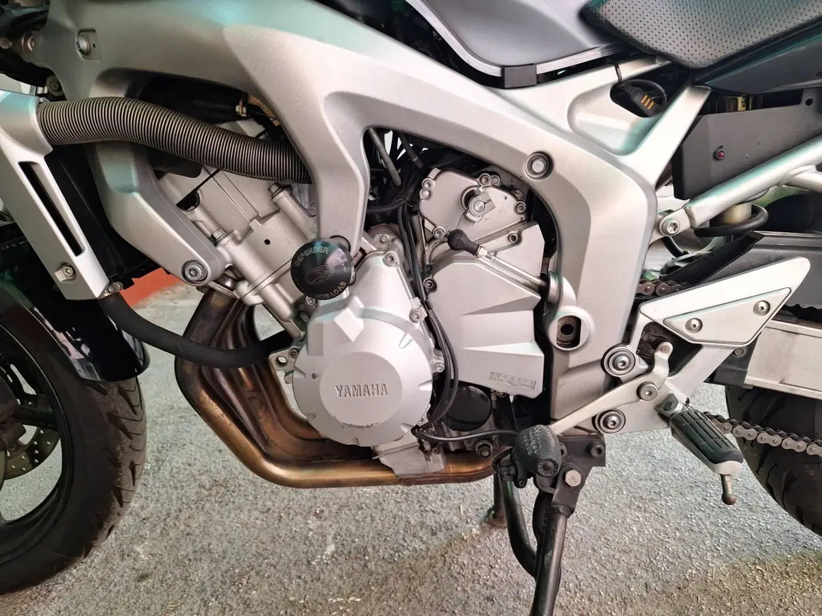 Yamaha FZ6 (2004 - 07) (14)