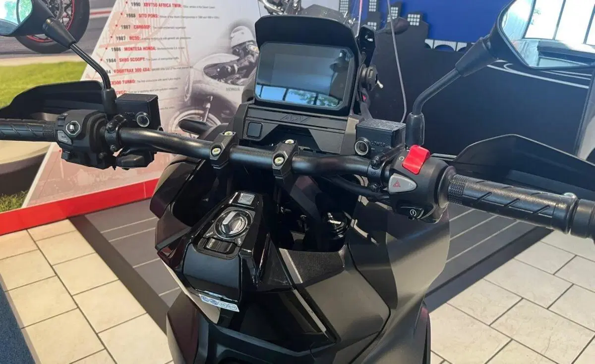 Honda ADV 350 Special Edition (2025 - 26) (4)