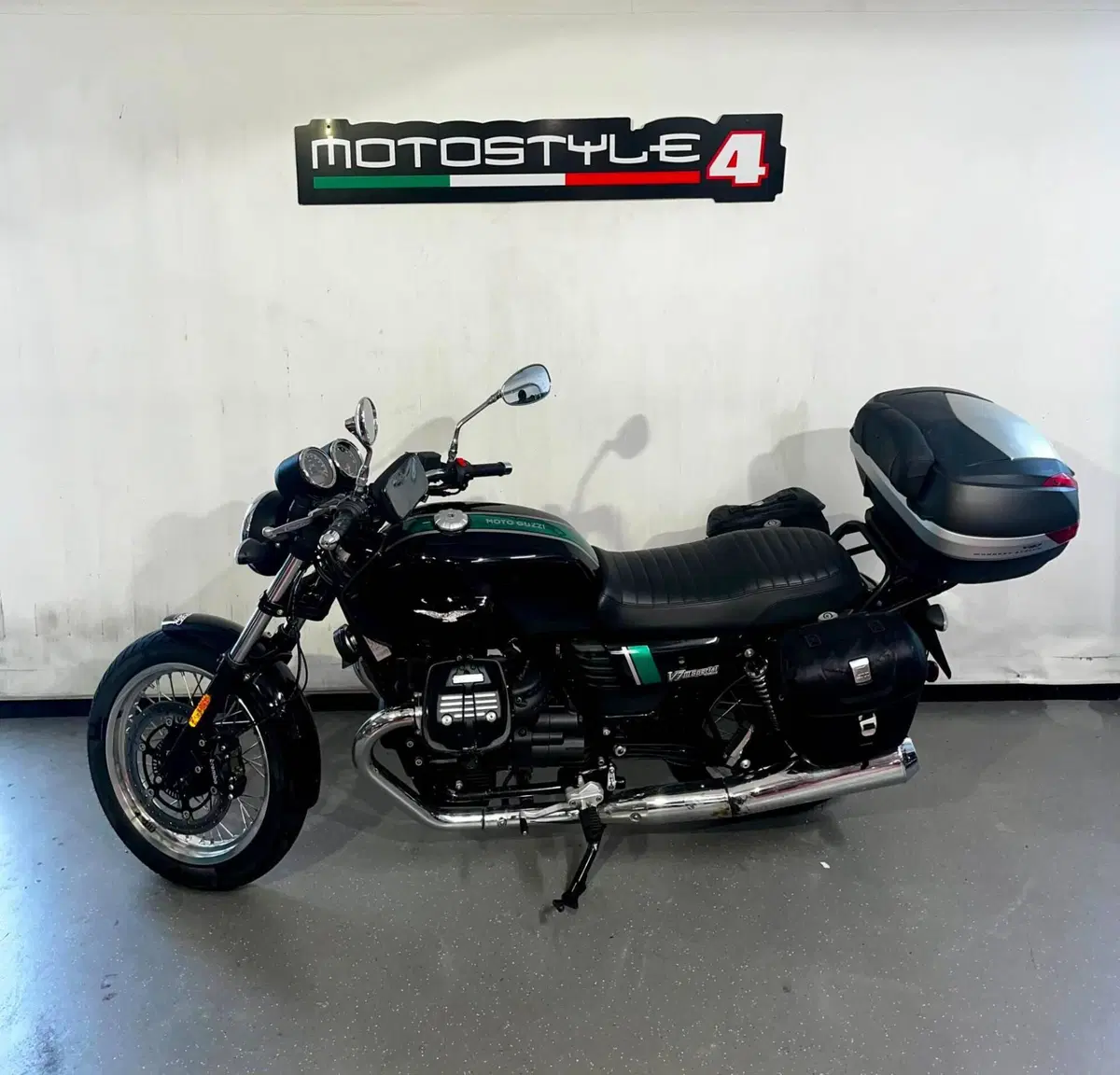 Moto Guzzi V7 III Special (2017 - 20) (2)
