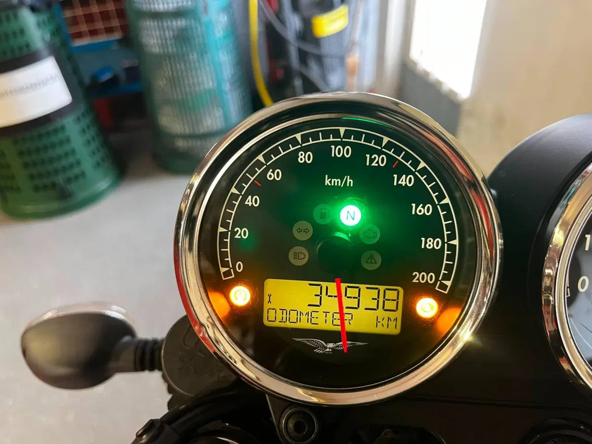 Moto Guzzi V7 III Special (2017 - 20) (3)
